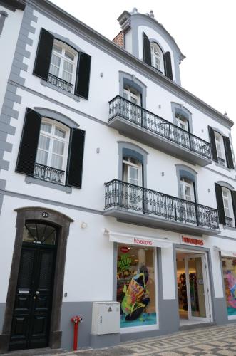 Edificio Charles 103 — 4-Star Luxury Hotel in Funchal, Portugal