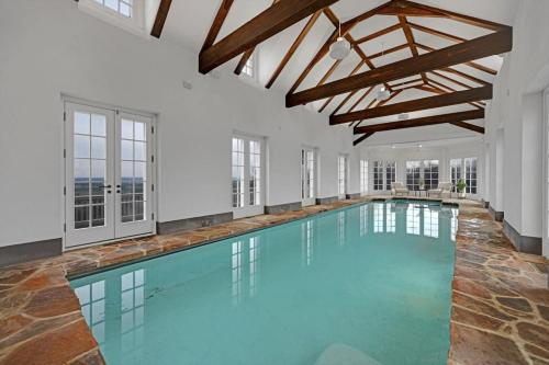Roundtop Mansion Breathtaking View indoor Pool — 4-Star Luxury Hotel in Wrightsville, United States