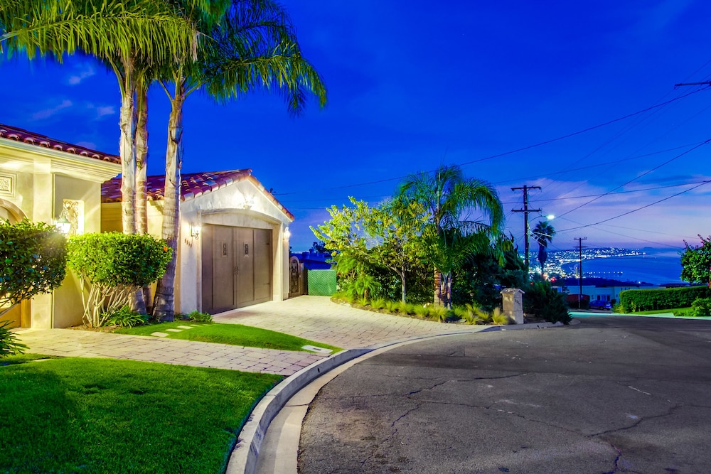 Tropical 5BR La Jolla Retreat by NamaStay - photo 10