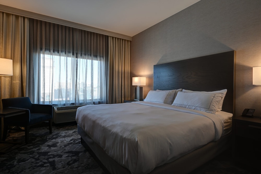 DoubleTree by Hilton Denver International Airport - photo 13