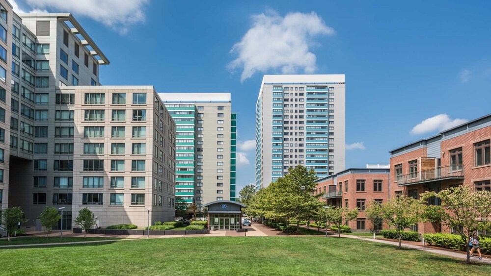 Global Luxury Suites At Emerson Place - photo 2