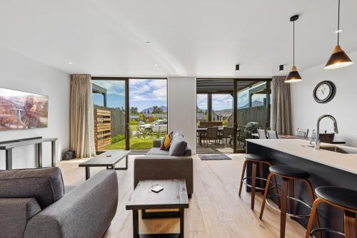 Luxurious Townhouse Just Minutes From Lake Wanaka — 4-Star Luxury Hotel in Wanaka, New Zealand