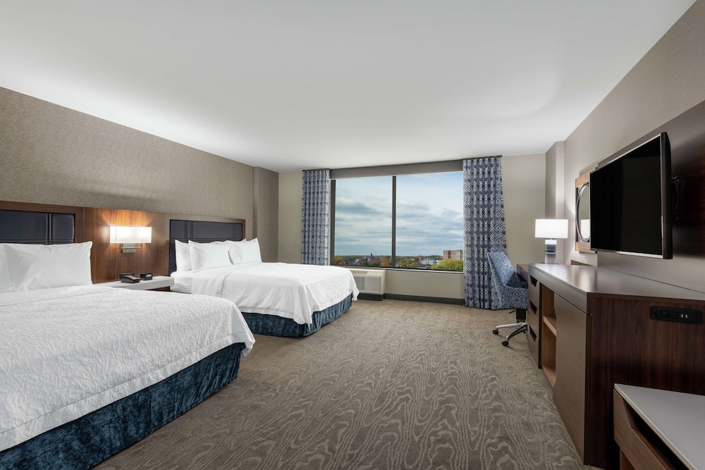 Hampton Inn & Suites Fort Wayne Downtown - photo 6