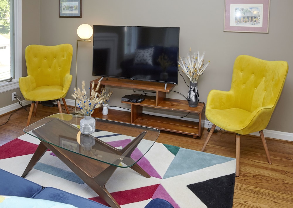 Prime Location 5br In Quaint Neighborhood — Louisville