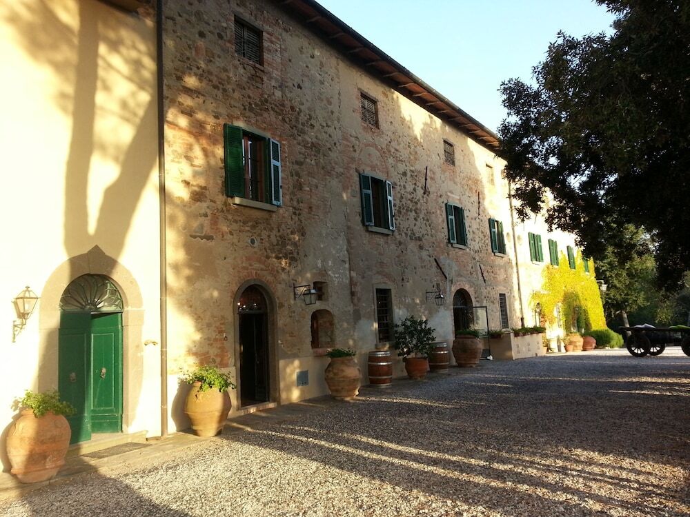 Tenuta Mocajo — 4-Star Luxury Hotel in Montecatini Val Di Cecina, Italy