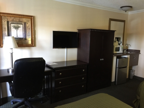 Travelodge by Wyndham Chatsworth - photo 12