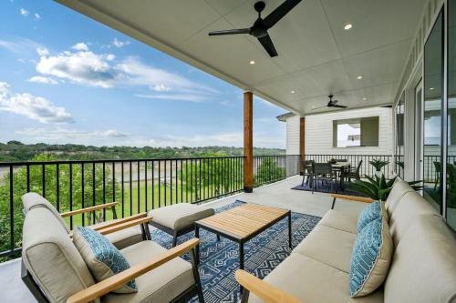 Lakeshore Splendor - carbon neutral hotel in Marble Falls