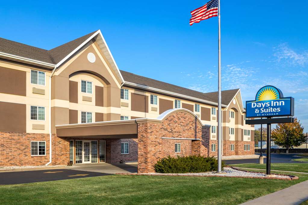 Days Inn & Suites by Wyndham Green Bay WI. in Green Bay, United States