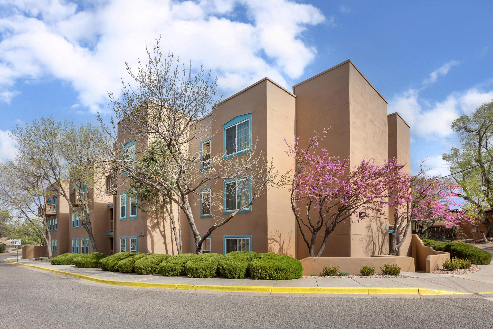 Hilton Vacation Club Villas de Santa Fe — 4-Star Luxury Hotel in Santa Fe, United States