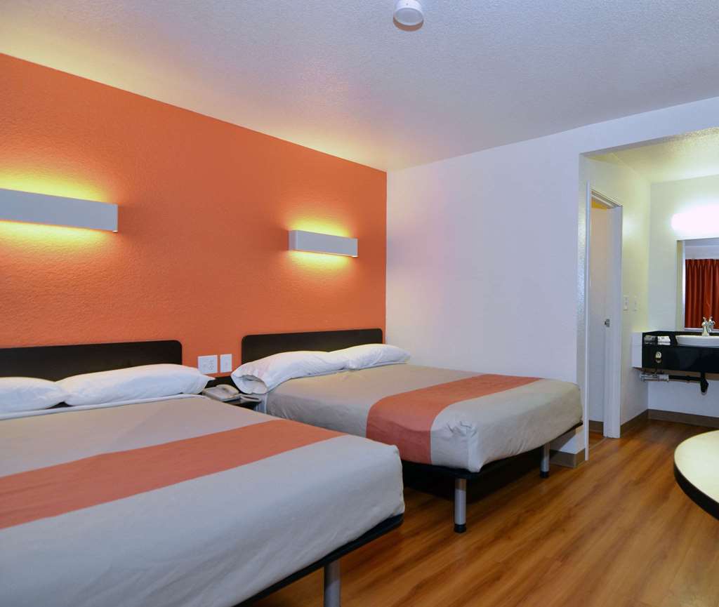 Motel 6 Laredo TX South - photo 17