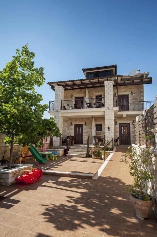 Fegaropetra studios — 4-Star Luxury Hotel in Igoumenitsa, Greece