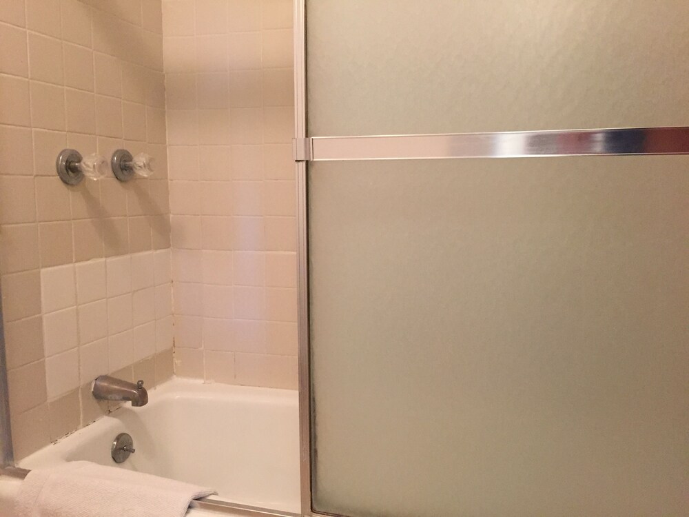 Daniels Motel - photo 15