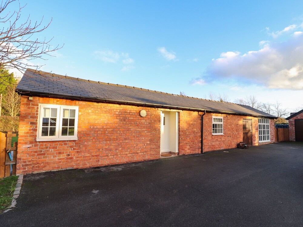 Commonwood Cottage — 4-Star Luxury Hotel in Wrexham, United Kingdom