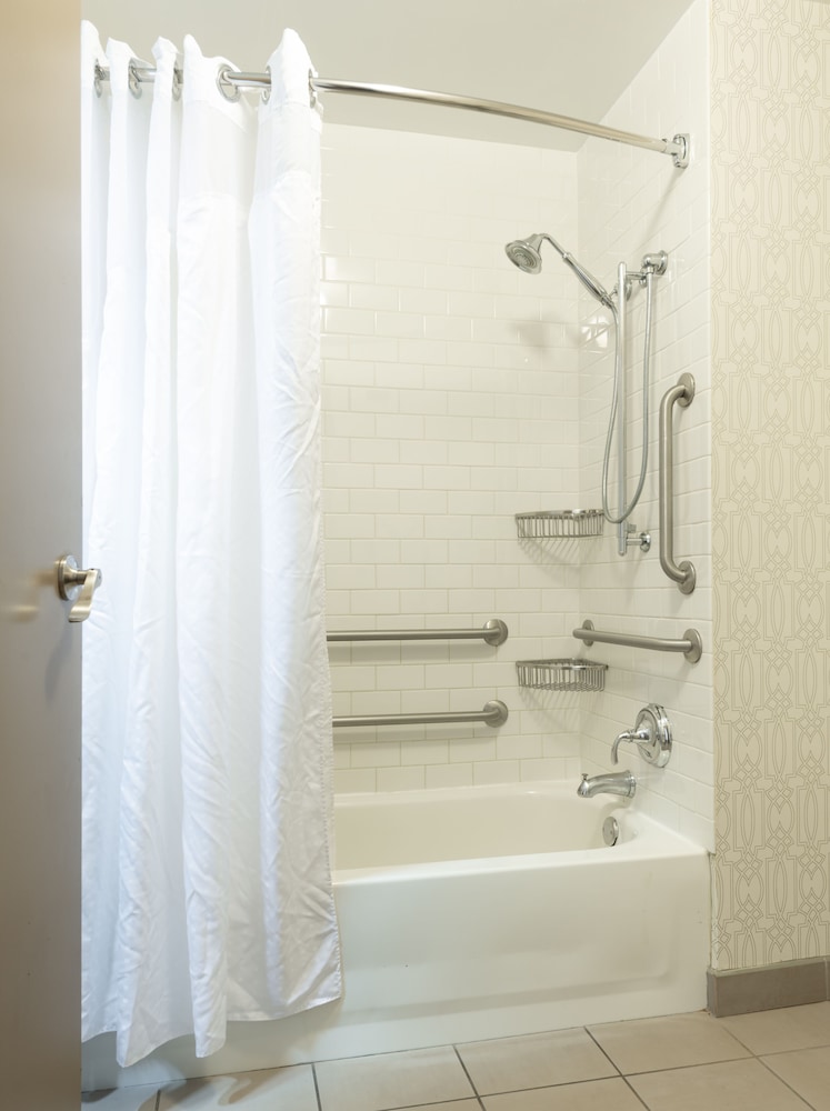 Holiday Inn Express Chicago Magnificent Mile - photo 27