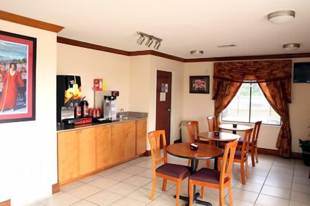 Express Inn and Suites - photo 37