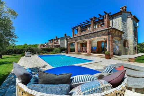 Villa Toscana Sole with pool — 4-Star Luxury Hotel in Svetvincenat, Croatia