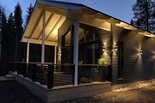 Norvamaja with a lake view sauna and jacuzzi in Rovaniemi, Finland