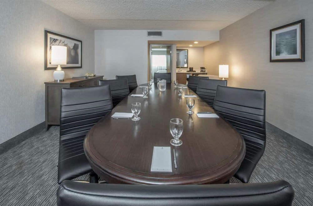 Embassy Suites by Hilton Chicago Schaumburg Woodfield - photo 15