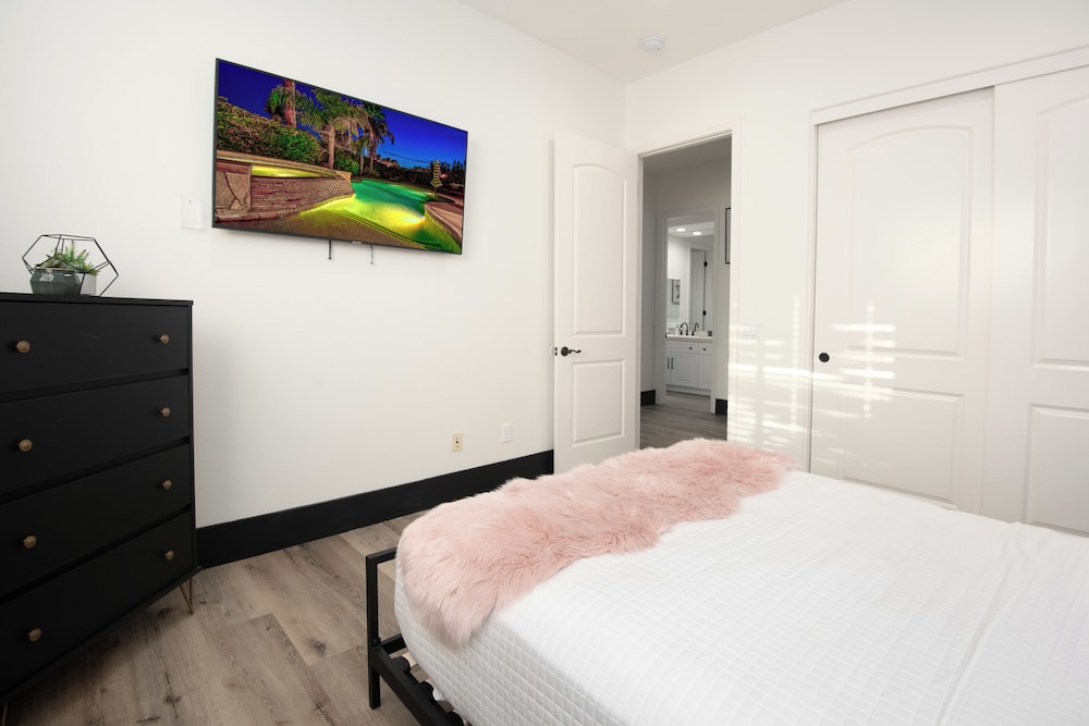 5BR Resort Style Entertainer with Pool Spa BBQ - photo 6