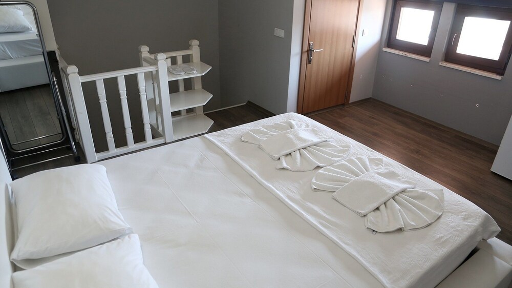 Hotel Caretta — Ula — photo 3