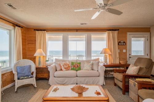 Beach Barracks by Oak Island Accommodations - photo 7