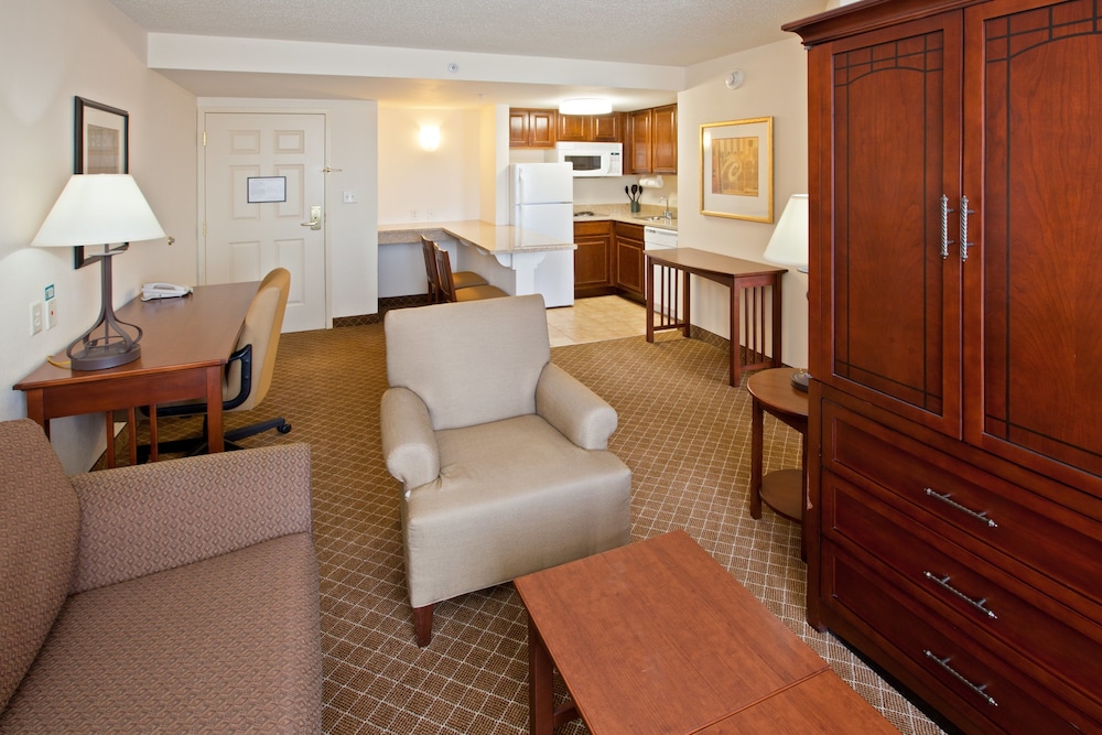 Staybridge Suites Indianapolis Airport an IHG Hotel - photo 5