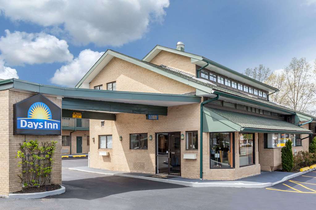 Days Inn by Wyndham Woodbury Long Island — hotel in Woodbury