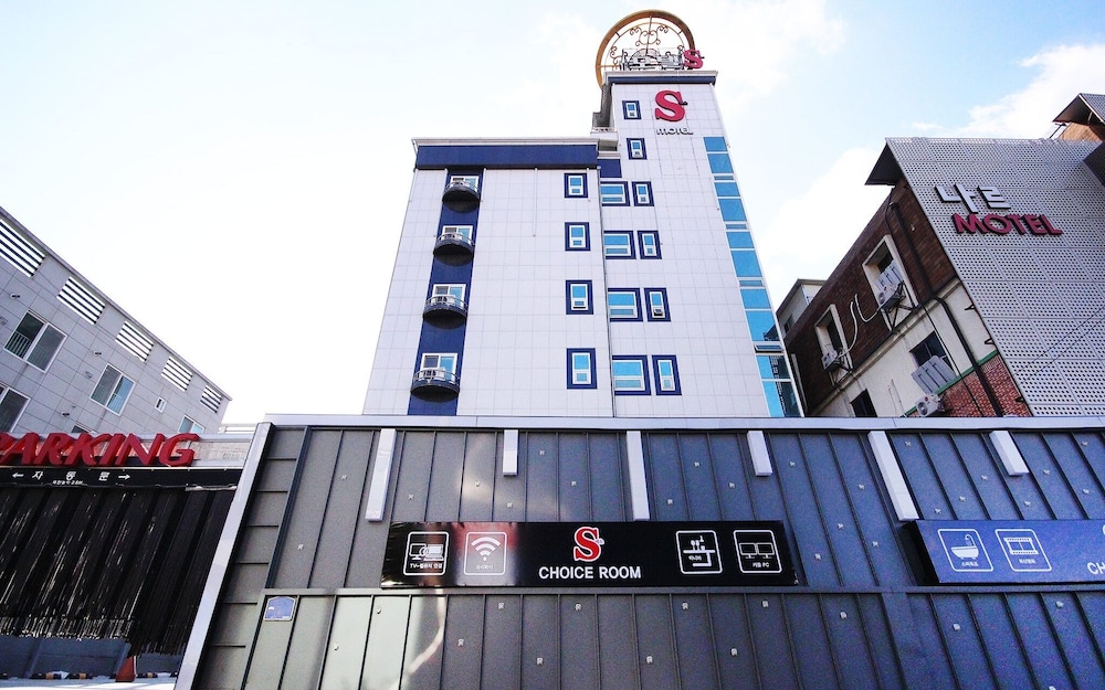 Gimcheon S in Gimcheon, South Korea