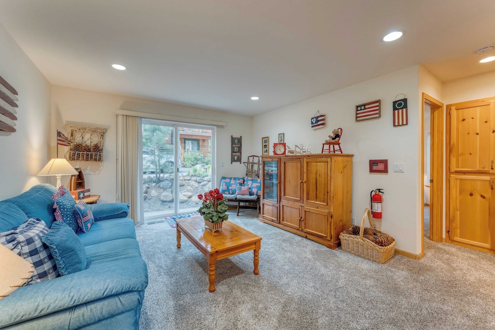 Tahoe Vista by AvantStay Central Location Patio in Tahoe Vista, United States