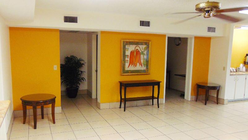 Days Inn & Suites by Wyndham Brewton - photo 13