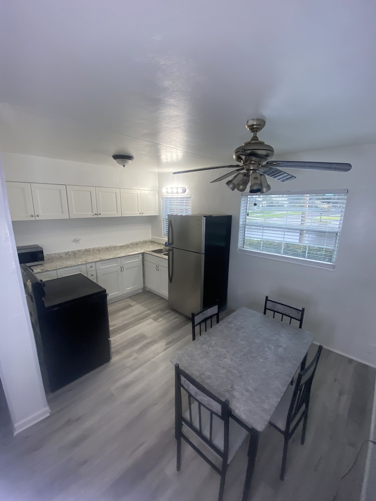 Uptown Inn & Suites - photo 15