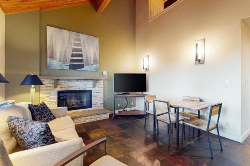 Deschutes Place Revel — 4-Star Luxury Hotel in Bend, United States
