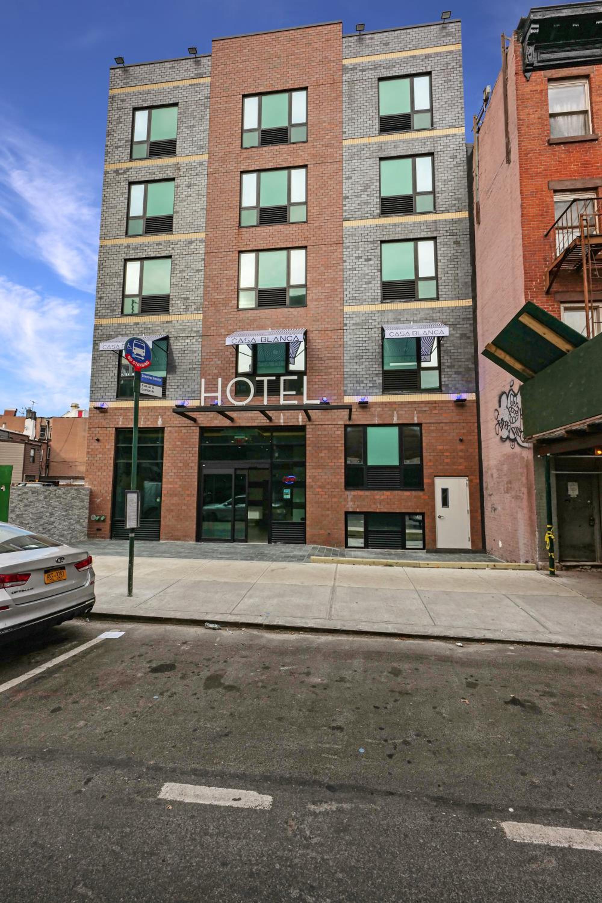 Casa Blanca Hotel Brooklyn - photo 38
