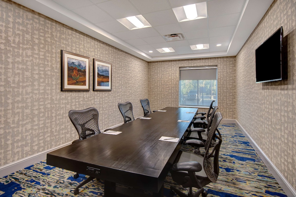Hilton Garden Inn Detroit Metro Airport - photo 42