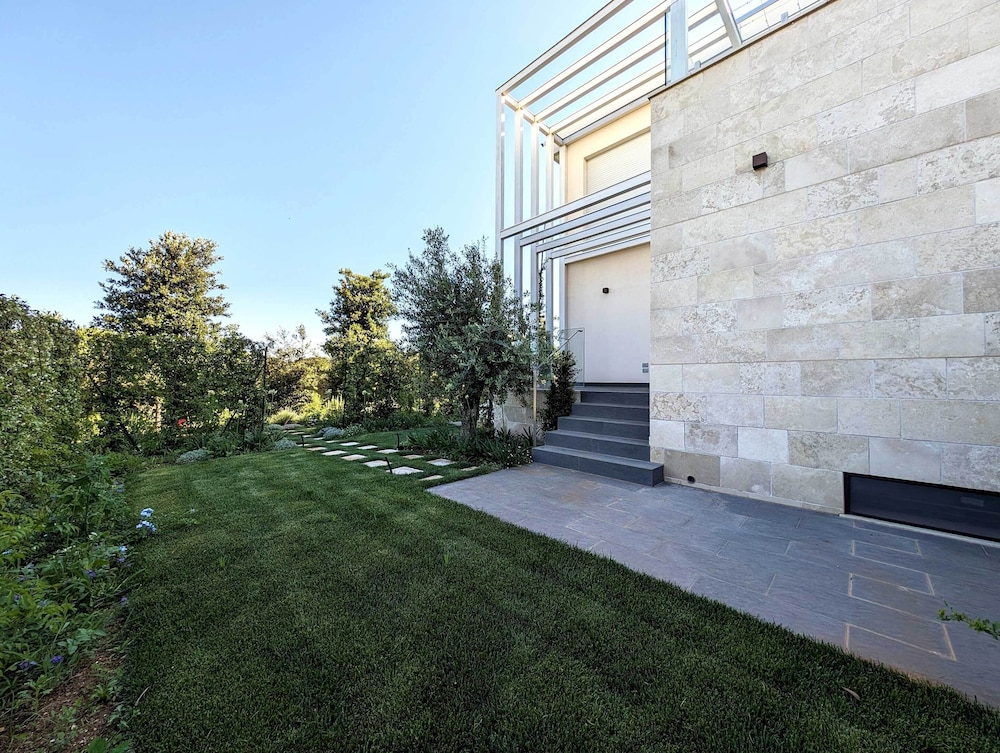 Alternative Relax Rooms by Oikia Vacanze — 4-Star Luxury Hotel in Scorrano, Italy