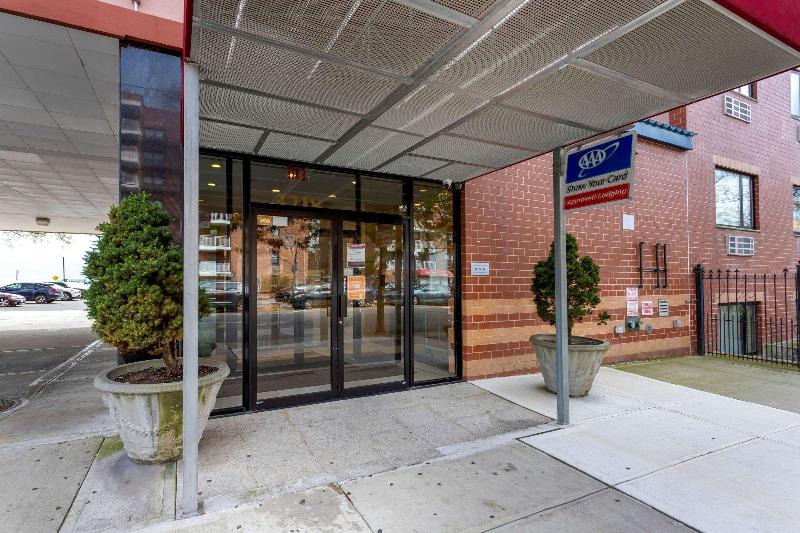 Comfort Inn Brooklyn - photo 4