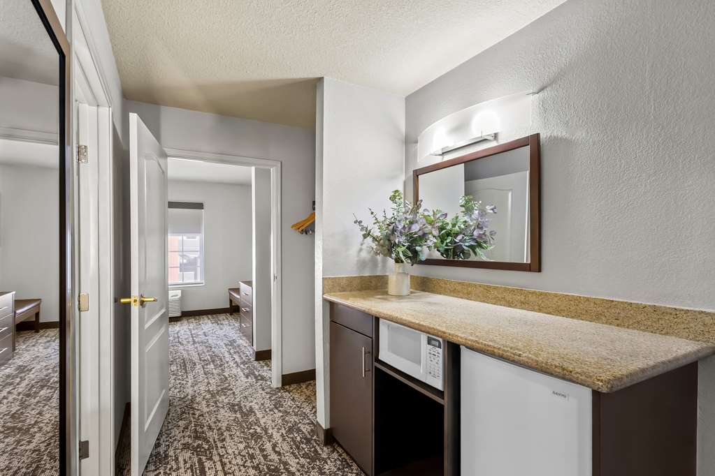 Best Western Fort Wayne Inn & Suites North - photo 28