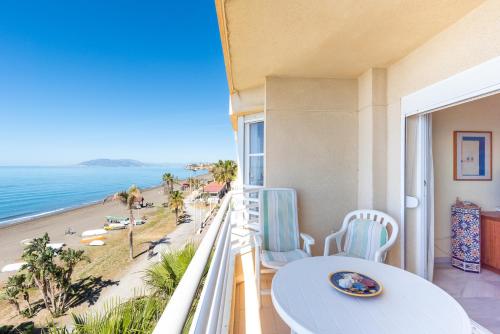 Wintowinrentals 1ª Linea de Playa Parking Y Wifi - carbon neutral hotel in Rincon De La Victoria