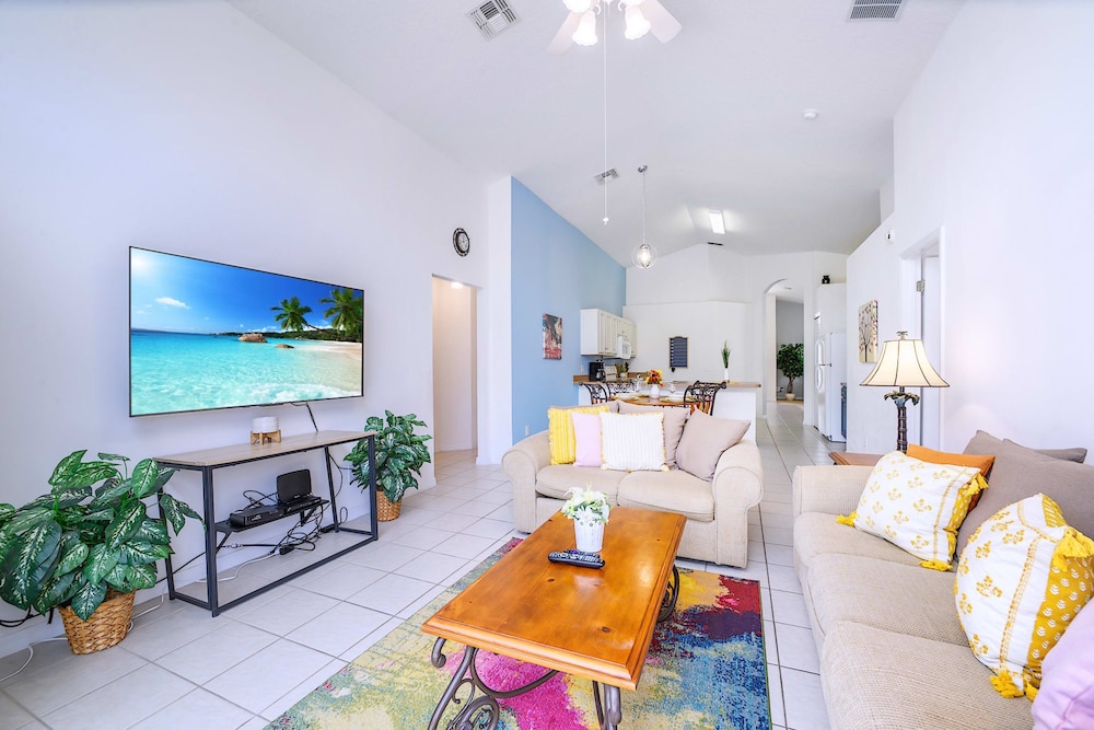 4BR Family Resort Home Private pool & Games Room - photo 17
