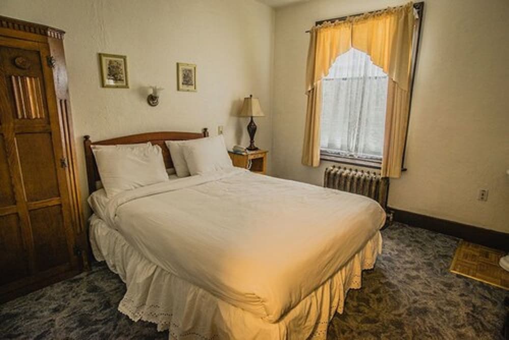 Alaskan Hotel and Bar - photo 5