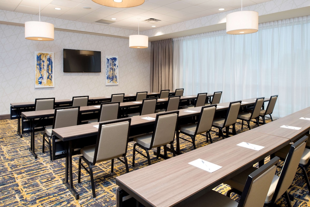 Hampton Inn & Suites Grand Rapids Downtown - photo 64