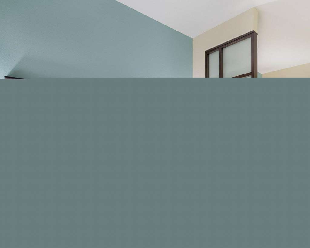 Comfort Suites Topeka Northwest - photo 23