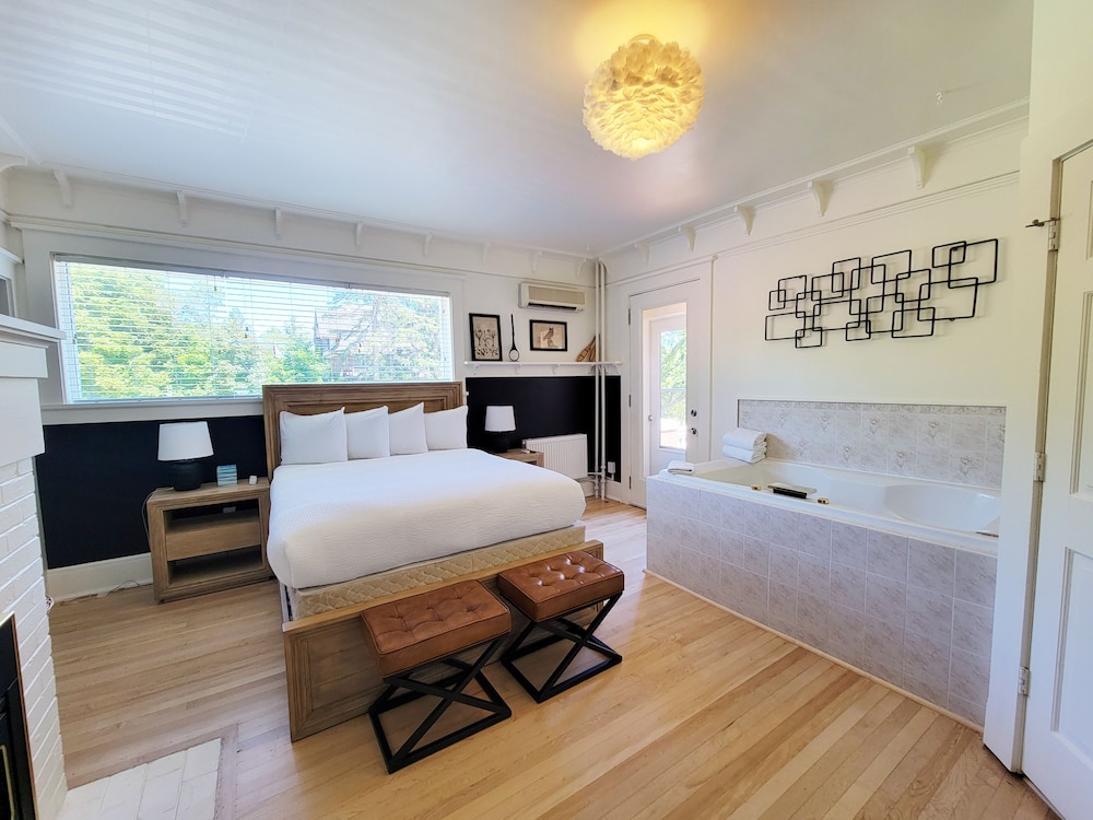 Historic GG Barnum Mansion by Heirloom Boutique Collection - photo 44