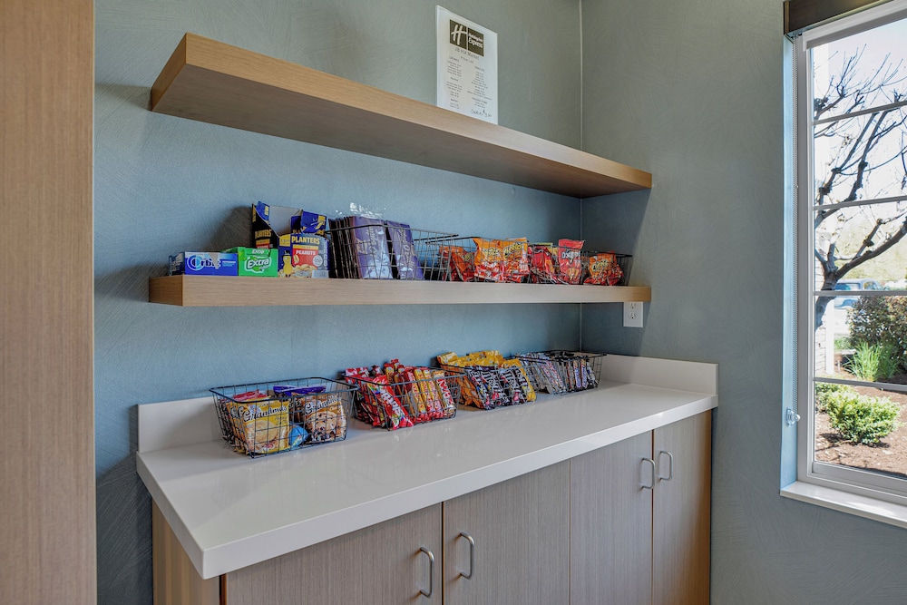 Holiday Inn Express Hotel & Suites Portland Jantzen Beach by IHG - photo 89