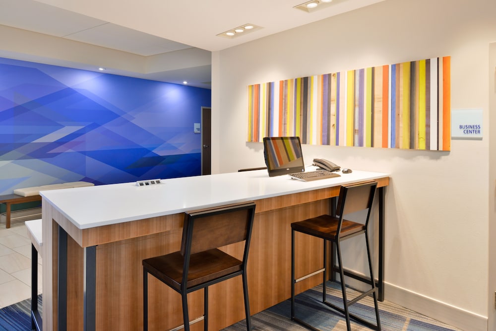 Holiday Inn Express & Suites Madison by IHG - photo 29