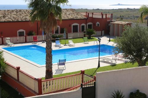 Casa Vacanze Calafarina — 4-Star Luxury Hotel in Pachino, Italy