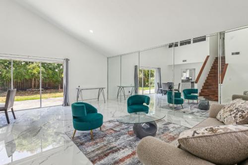 Spacious 3BR Villa in Miami with Fenced Backyard — 4-Star Luxury Hotel in Miami, United States