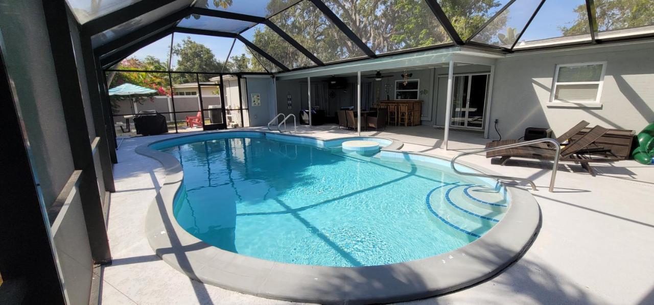 Pool Home on Gulf Gate 5min Away From Siesta Key — 4-Star Luxury Hotel in Sarasota, United States