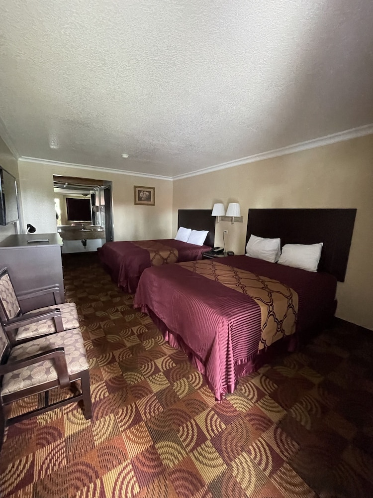 Chino Motel - photo 11