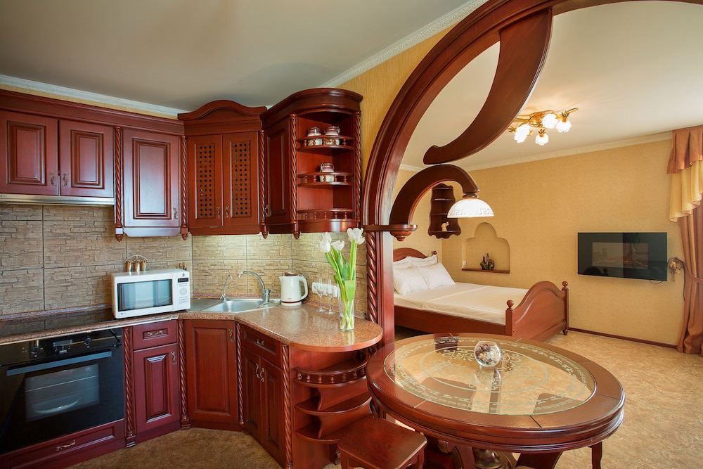 Studio De Luxe with Jacuzzi — 4-Star Luxury Hotel in Sumy, Ukraine